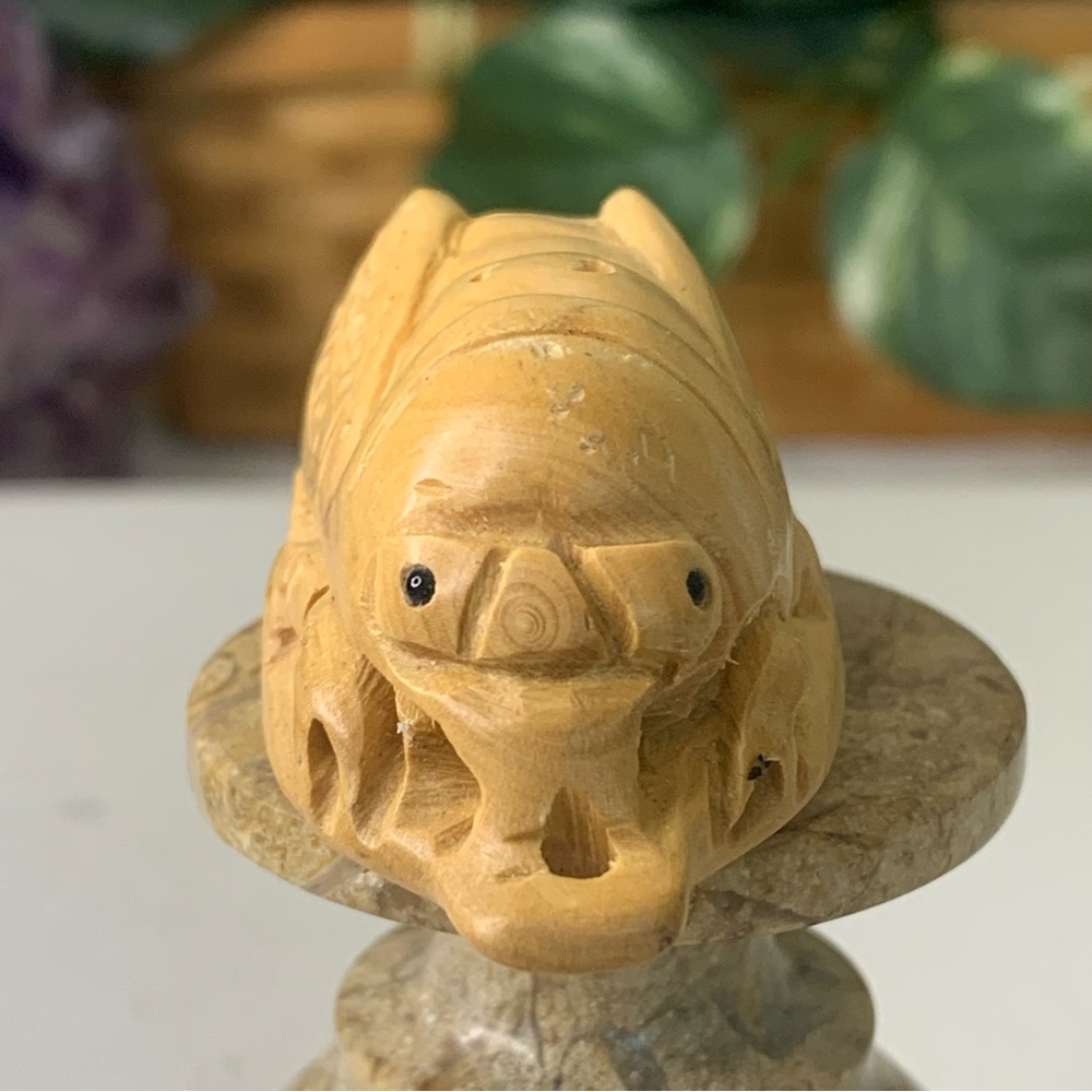Vintage Netsuke Cicada Boxwood Carving Hand Carved Wood Insect Bug Figurine 2.7" - Picture 3 of 12